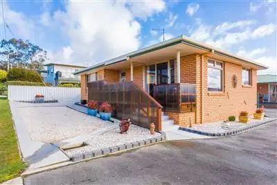 1/1 Alan Lade Place, Bridport TAS 7262
