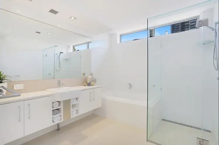 Sixth view of Homely unit listing, 2/17 Anne Avenue, Broadbeach QLD 4218
