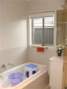 Sixth view of Homely house listing, 8 Botanic Court, Hamilton VIC 3300
