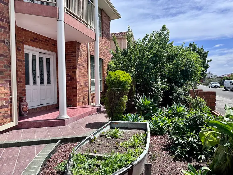 6 Winchester Way