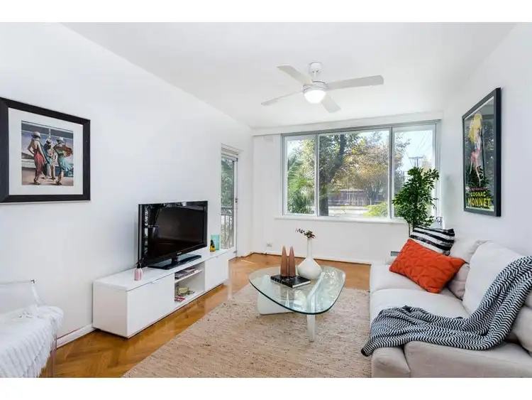 2/2 Dickens Street, Elwood VIC 3184