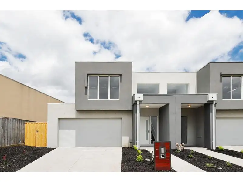 Main view of Homely townhouse listing, 67 Willow Glen Boulevard, Cranbourne VIC 3977