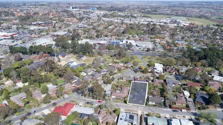 Second view of Homely house listing, 5 Queens Court, Berwick VIC 3806