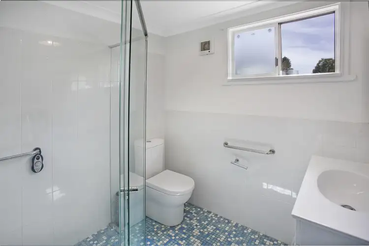 Fifth view of Homely house listing, 8 Ronda Close, Berkeley Vale NSW 2261