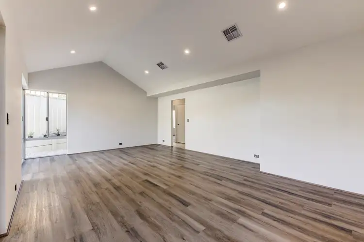 Sixth view of Homely house listing, 10 Elmton Court, Duncraig WA 6023