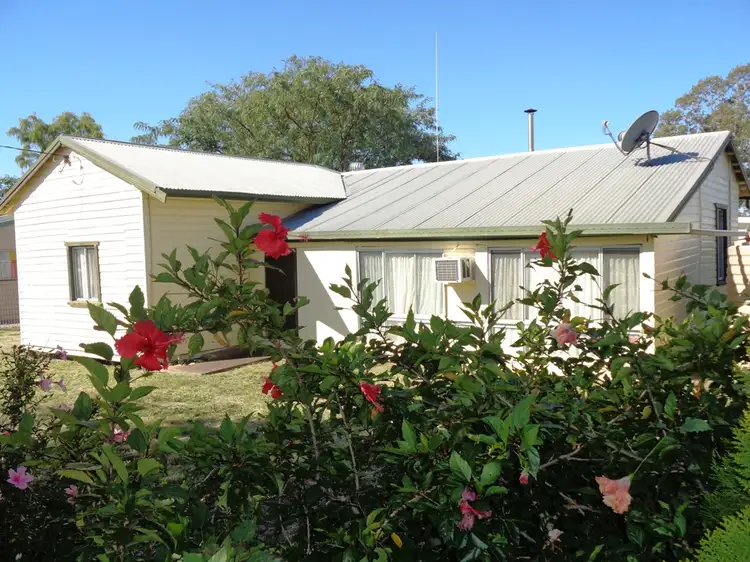 10 Killarney Street, Dulacca QLD 4425