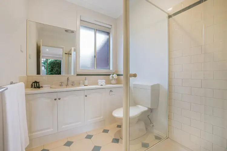 Sixth view of Homely unit listing, 2/12 Brisbane Street, Berwick VIC 3806