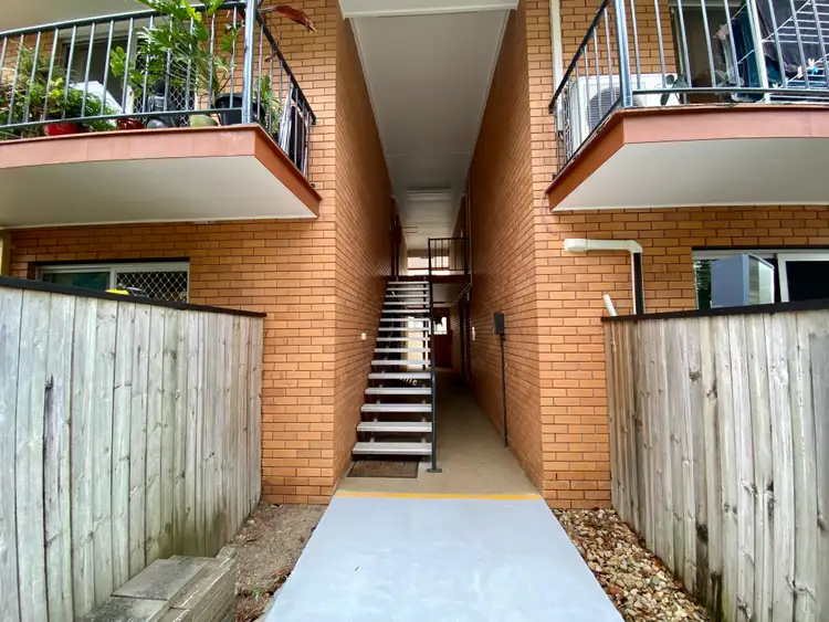 Second view of Homely apartment listing, 5/4 Sunshine Court, Labrador QLD 4215