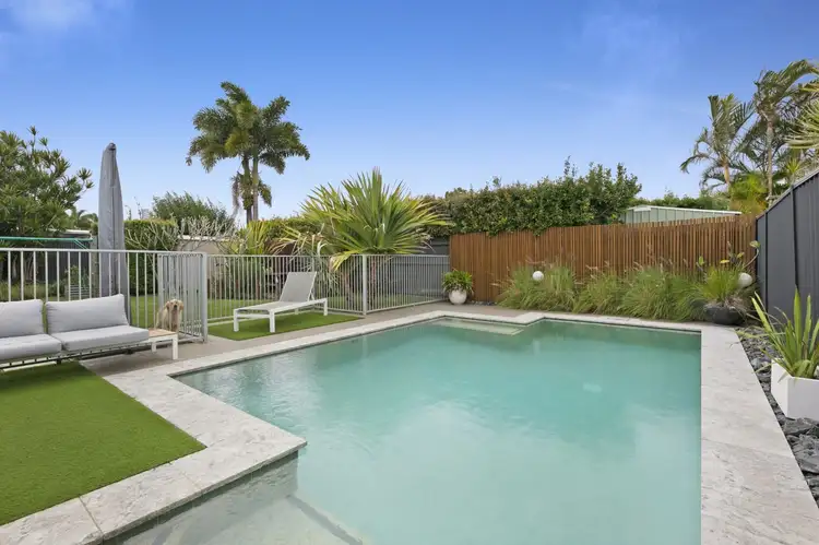 17 Boongala Road, Broadbeach Waters QLD 4218