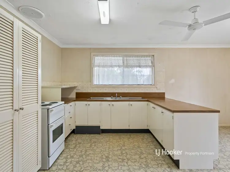 Fifth view of Homely house listing, 2 Craigview Street, Macgregor QLD 4109
