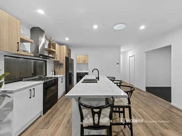 Fifth view of Homely house listing, 8 Mernick Court, Bahrs Scrub QLD 4207