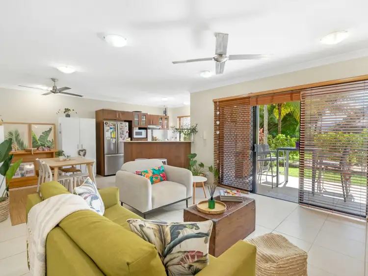 Unit 2/1-15 Robson Street, Mooroobool QLD 4870
