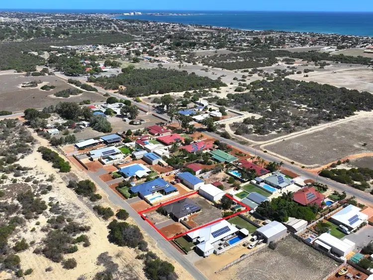 Second view of Homely house listing, 10 Amar Court, Waggrakine WA 6530