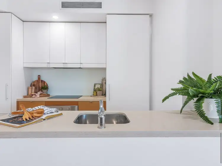 Sixth view of Homely unit listing, Unit 10/199-201 Lake Street, Cairns North QLD 4870