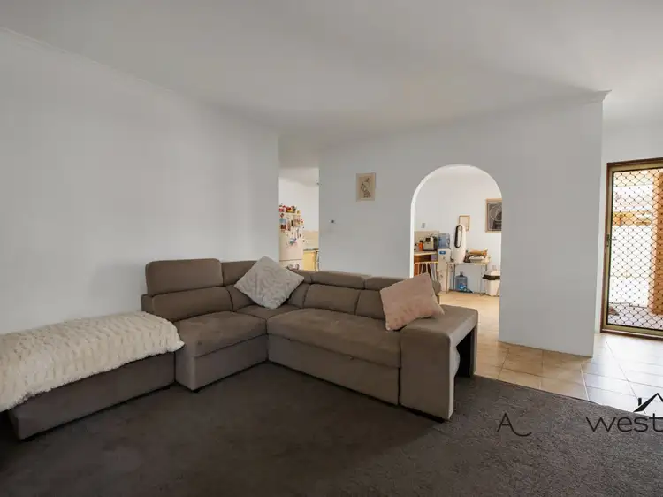 4/230 Willcock Drive