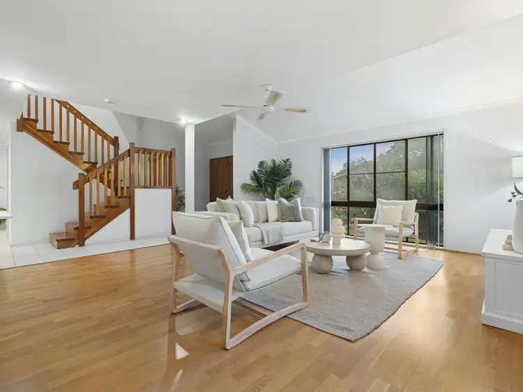 4 Rani Close, Mount Ommaney QLD 4074