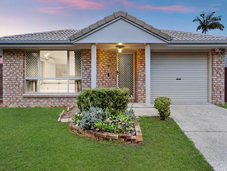 19 Robinson Crescent