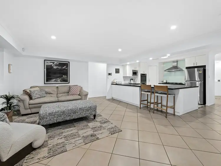 Fifth view of Homely house listing, 18 Picardie Close, Mansfield QLD 4122