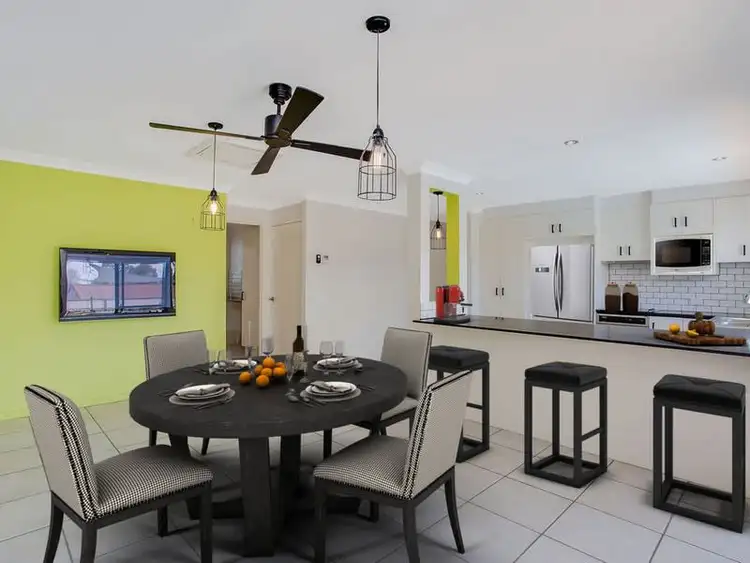 Second view of Homely house listing, 4 Sue Court, Highland Park QLD 4211