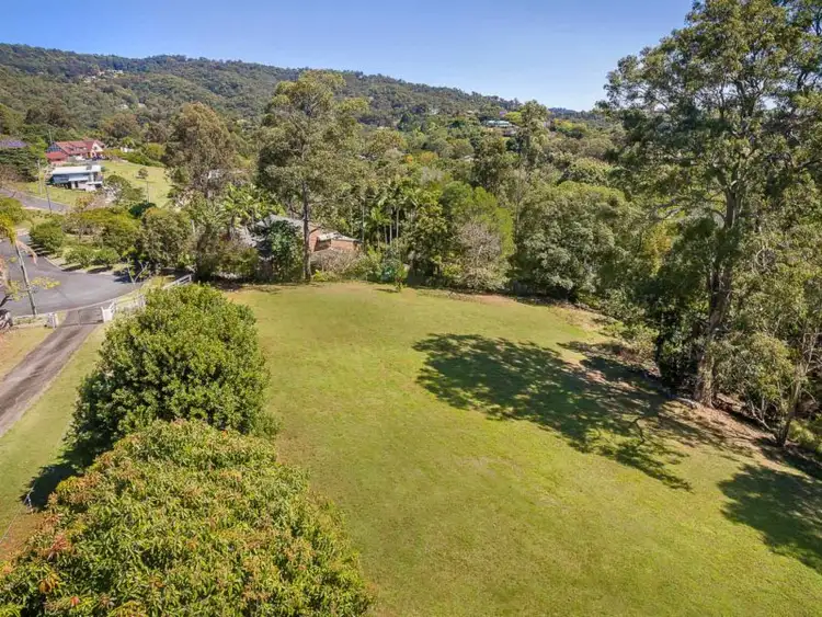 4 Coastview Crescent, Tallai QLD 4213