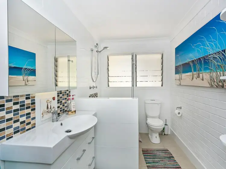 Second view of Homely townhouse listing, 2/6 Sherwood Close, Mudgeeraba QLD 4213