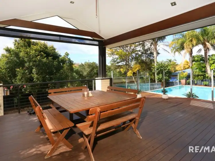 3 Howland Cct, Pacific Pines QLD 4211