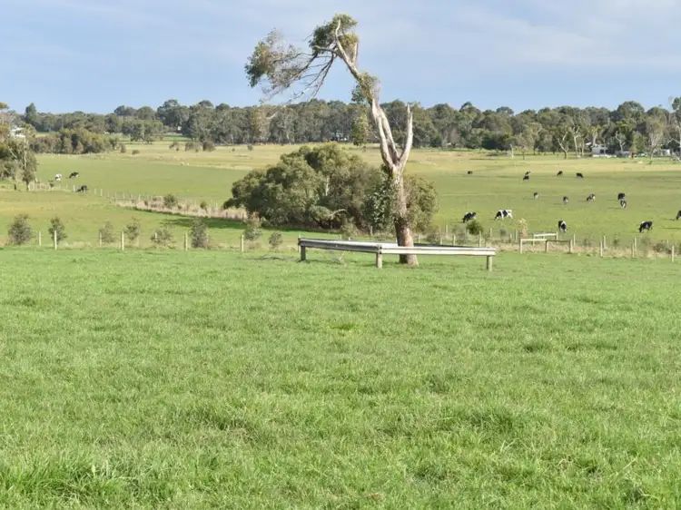 119 Desmond Road, Wattle Bank VIC 3995