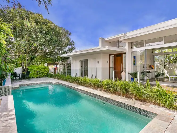 4 Anchor Court, Mermaid Waters QLD 4218