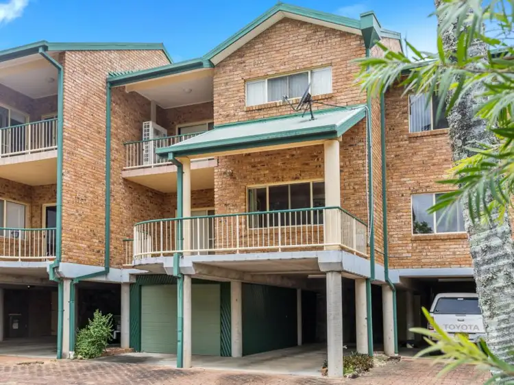 Main view of Homely unit listing, 2/5-7 Windsor Avenue, Casino NSW 2470
