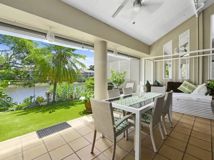 4/125 Santa Cruz Bvd, Clear Island Waters QLD 4226