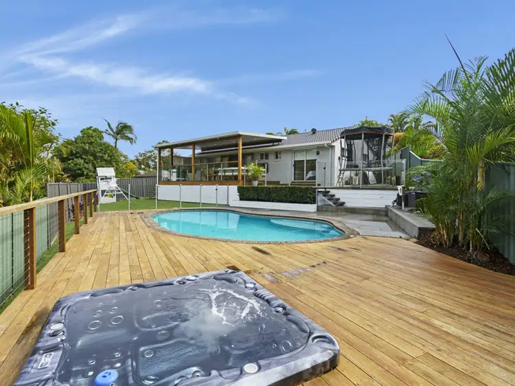 5 Rosella Court, Carrara QLD 4211
