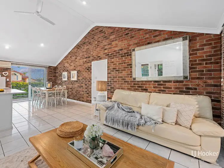 Fifth view of Homely house listing, 2 Pinecroft Close, Calamvale QLD 4116