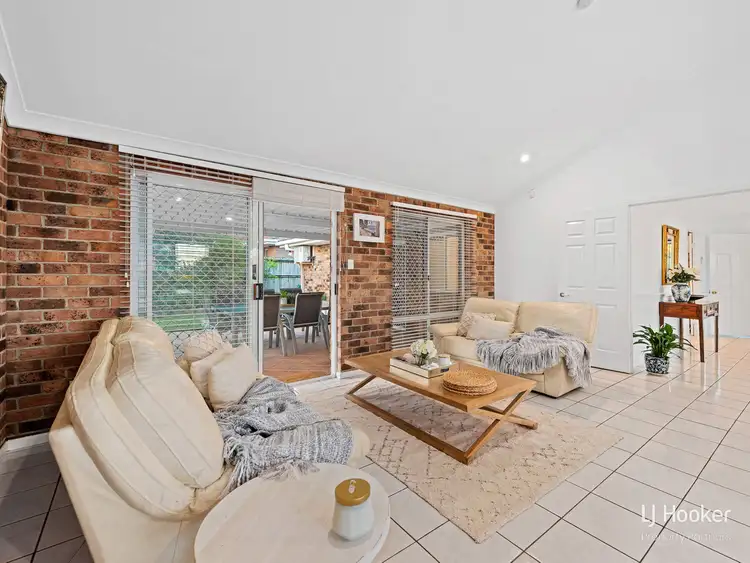 Sixth view of Homely house listing, 2 Pinecroft Close, Calamvale QLD 4116