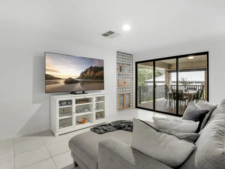 Sixth view of Homely house listing, 8 Morant Close, Seventeen Mile Rocks QLD 4073