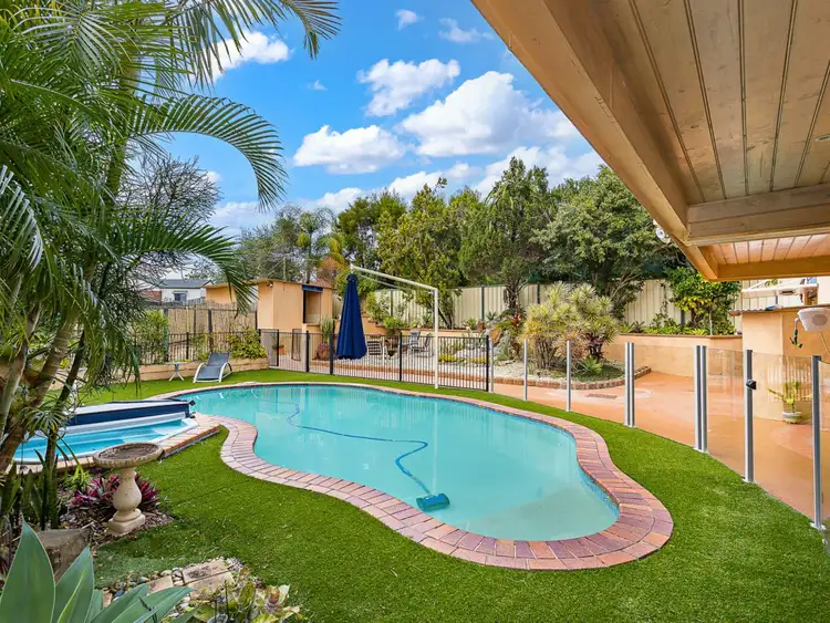 8 Sue Court, Highland Park QLD 4211