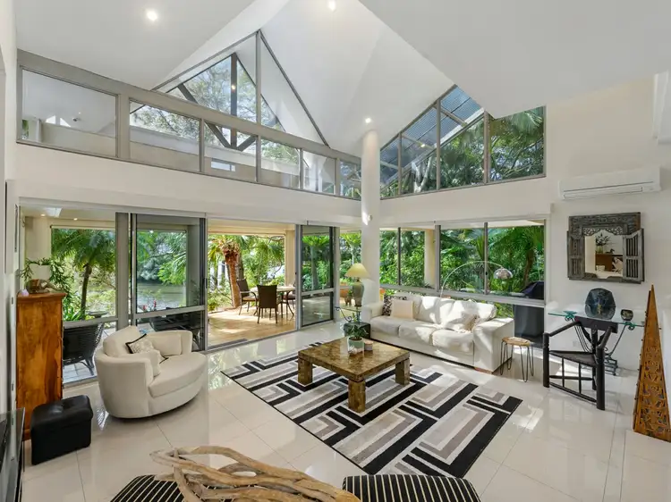 2/125 Santa Cruz Bvd, Clear Island Waters QLD 4226