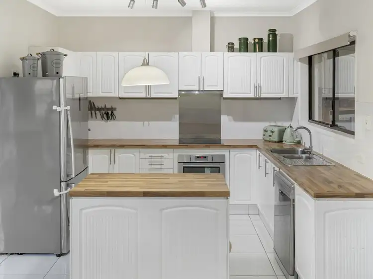 Fifth view of Homely house listing, 10 Eildon Place, Helensvale QLD 4212