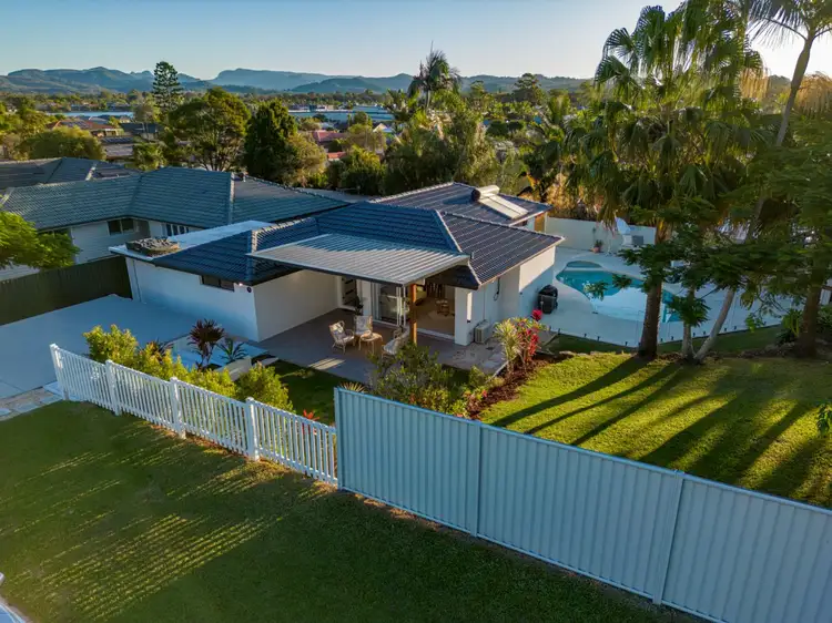 16 Darnel Street, Elanora QLD 4221