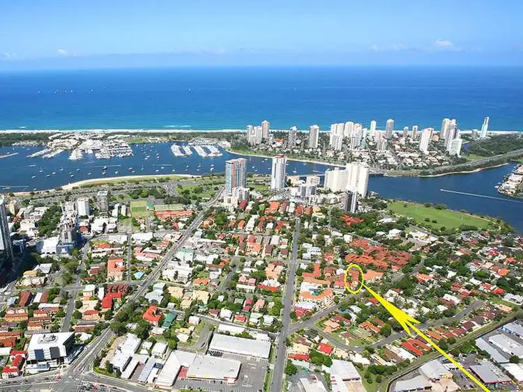 10/6 Lenneberg St, Southport QLD 4215