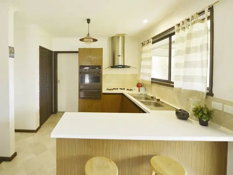 Fifth view of Homely house listing, 1 Lyndford Ct, St Albans VIC 3021