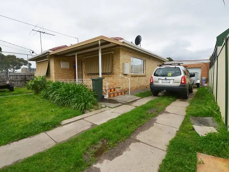 16 Lester Ave, St Albans VIC 3021