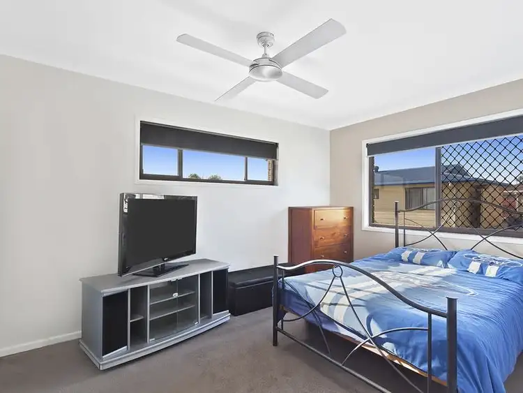 Sixth view of Homely semi-detached listing, 2/87 Mountain View Avenue, Miami QLD 4220