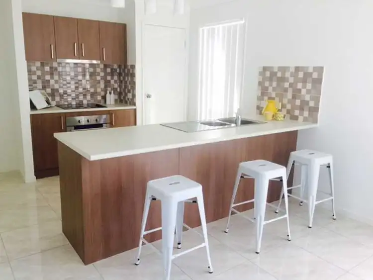 11B AINSLIE ST, Pacific Pines QLD 4211