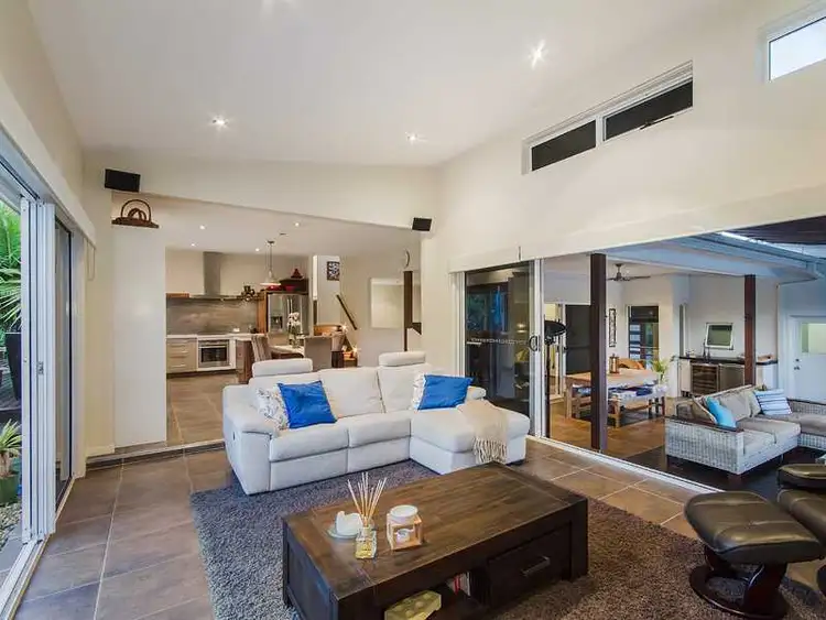 8 Golden Grove, Reedy Creek QLD 4227