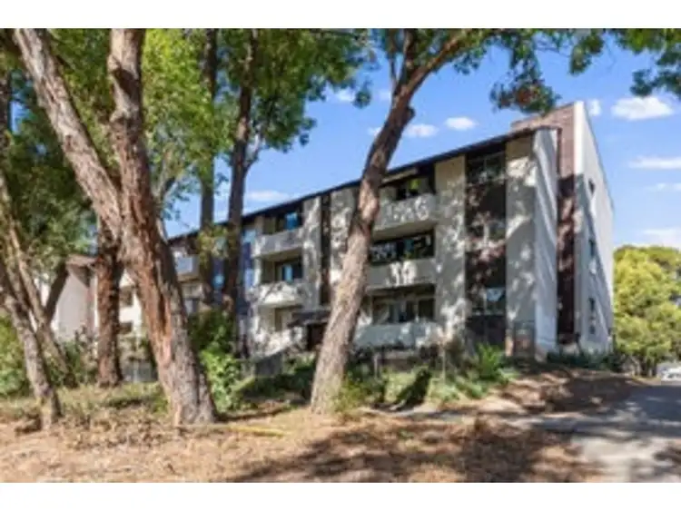 60/79 Memorial Avenue