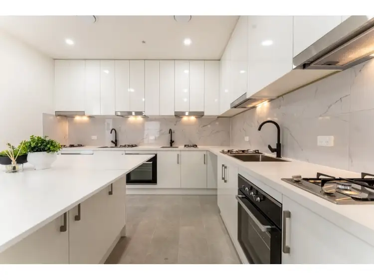 8/9 Duke Street