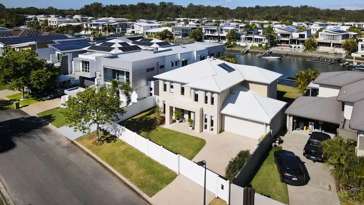 39 Harbourvue Court, Helensvale QLD 4212
