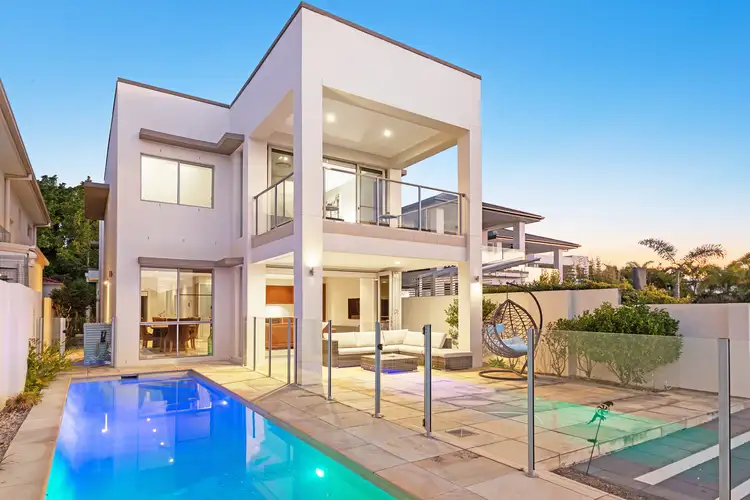 2235 Glengallon Way, Hope Island QLD 4212