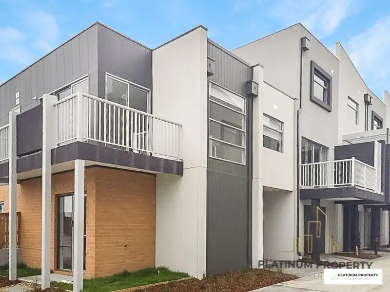 Main view of Homely townhouse listing, 6 Axel Walk, Cranbourne North VIC 3977