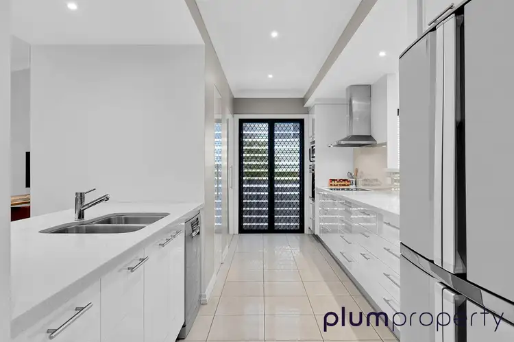 7 Lomandra Place, Chapel Hill QLD 4069